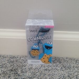 Wet N Wild X Sesame Street Cookie Monster Eyelash Curler